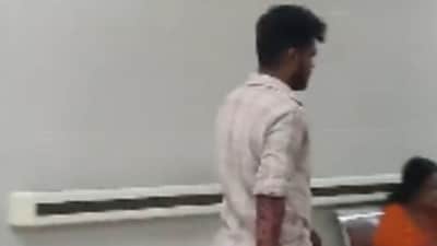 A video went viral showing the accused Vignesh walking away from the crime in the case of a Chennai doctor being assaulted (Dr Abhinaba Pal/X) A video went viral showing the accused Vignesh walking away from the crime in the case of a Chennai doctor being assaulted (Dr Abhinaba Pal/X)