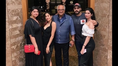 Boney Kapoor with his four kids: Anshula Kapoor, Janhvi Kapoor, Arjun Kapoor and Khushi Kapoor.
