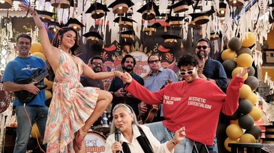 Jaya Bachchan's new look from her upcoming film Dil Ka Darwaaza Khol Na Darling was recently unveiled. Jaya Bachchan's new look from her upcoming film Dil Ka Darwaaza Khol Na Darling was recently unveiled.