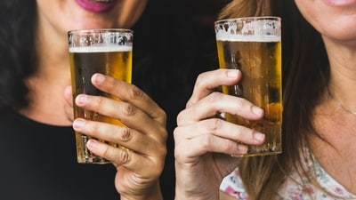 A study reveals beer drinkers tend to have worse dietary habits than wine drinkers. (Unsplash) A study reveals beer drinkers tend to have worse dietary habits than wine drinkers. (Unsplash)