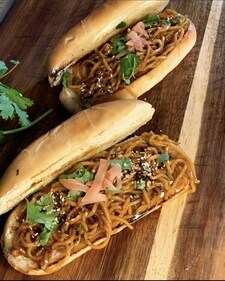 Noodle sandwich (instagram)