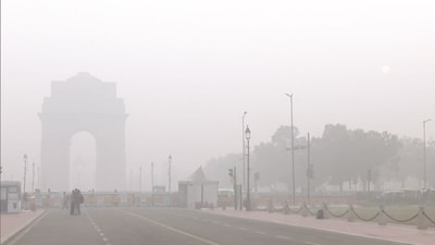 India Gate engulfed in a layer of smog as pollution levels continue to rise, in New Delhi on Thursday. (ANI Photo) (ANI) India Gate engulfed in a layer of smog as pollution levels continue to rise, in New Delhi on Thursday. (ANI Photo) (ANI)