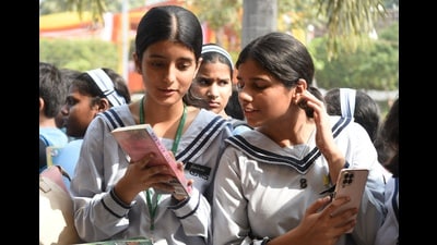 Children at the Gomti book festival. (Deepak Gupta/HT Photo) Children at the Gomti book festival. (Deepak Gupta/HT Photo)