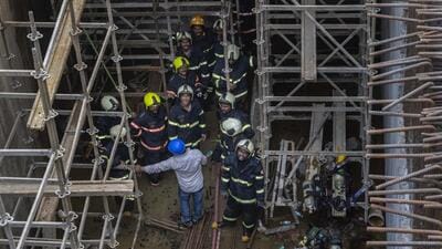 Fire brigade personnel used a 46-metre-tall ladder to reach the basement through the construction pit. (Satish Bate/ Hindustan Times) Fire brigade personnel used a 46-metre-tall ladder to reach the basement through the construction pit. (Satish Bate/ Hindustan Times)