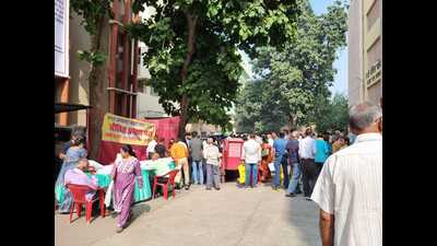 Pensioners at the Jawahar Bhawan office standing in endless queues to fill the form (HT Photo) Pensioners at the Jawahar Bhawan office standing in endless queues to fill the form (HT Photo)