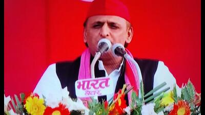 Samajwadi Party chief Akhilesh Yadav addressing a rally in Mainpuri on November 15. (Sourced) Samajwadi Party chief Akhilesh Yadav addressing a rally in Mainpuri on November 15. (Sourced)