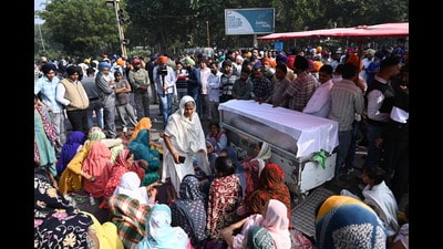 Seeking justice, the victim’s family kept the mortal remains in a casket on Airport Road for the second consecutive day on Friday. (Sanjeev Sharma/HT) Seeking justice, the victim’s family kept the mortal remains in a casket on Airport Road for the second consecutive day on Friday. (Sanjeev Sharma/HT)