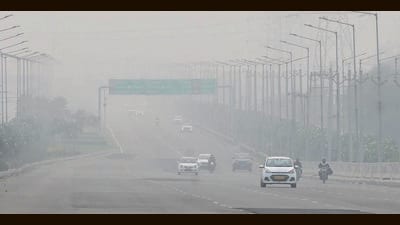 Thick smog continued to engulf Mohali on Tuesday. (Keshav Singh/HT) Thick smog continued to engulf Mohali on Tuesday. (Keshav Singh/HT)
