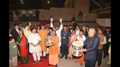 Vice president Jagdeep Dhankhar, governor Anandiben Patel, and chief minister Yogi Adityanath are immersed in the Dev Deepawali celebrations in Varanasi. (Rajesh Kumar/HT )