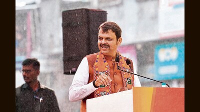 Whenever we hold rallies in the rain, the candidate ends up winning. It is a sign of good luck, Fadnavis said. (HT PHOTO)
