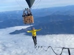 German slackliners set a new world record by walking at 2.5 km.







