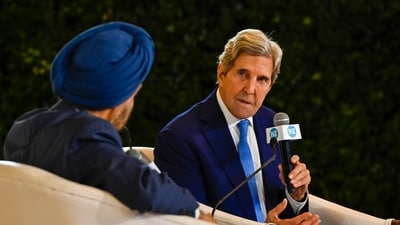 Former US Secretary of State John Kerry with former ambassador of India to the US Navtej Sarna at the 22nd Hindustan Times Leadership Summit on November 16. (Raj K Raj/Hindustan Times) Former US Secretary of State John Kerry with former ambassador of India to the US Navtej Sarna at the 22nd Hindustan Times Leadership Summit on November 16. (Raj K Raj/Hindustan Times)