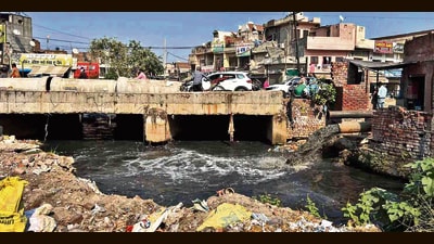 An uncovered portion of Budhha Nullah in New Shivaji Nagar, Ludhiana, on Saturday. (HT Photo) An uncovered portion of Budhha Nullah in New Shivaji Nagar, Ludhiana, on Saturday. (HT Photo)
