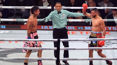 Mario Barrios defended his WBC title after his fight with Abel Ramos ended in a split draw. The two Mexican boxers put up an unbelievable show here in the middle. (Getty Images via AFP) Mario Barrios defended his WBC title after his fight with Abel Ramos ended in a split draw. The two Mexican boxers put up an unbelievable show here in the middle. (Getty Images via AFP)