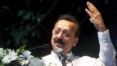 *EDS: FILE IMAGE** Mumbai: In this file photo, Baba Siddique addresses a gathering after joining NCP (Ajit Pawar), in Mumbai. NCP leader and former Maharashtra minister Baba Siddique died in hospital after being shot by three men in Mumbai's Bandra East area on Saturday night, officials said. (PTI Photo) (PTI10_12_2024_000464A) (PTI) *EDS: FILE IMAGE** Mumbai: In this file photo, Baba Siddique addresses a gathering after joining NCP (Ajit Pawar), in Mumbai. NCP leader and former Maharashtra minister Baba Siddique died in hospital after being shot by three men in Mumbai's Bandra East area on Saturday night, officials said. (PTI Photo) (PTI10_12_2024_000464A) (PTI)