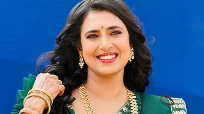 Kasthuri Shankar allegedly made objectionable remarks on Telugu community's lineage. Kasthuri Shankar allegedly made objectionable remarks on Telugu community's lineage.