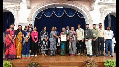 U.P. governor Anandiben Patel with officials of universities at Raj Bhawan on Saturday (HT Photo) U.P. governor Anandiben Patel with officials of universities at Raj Bhawan on Saturday (HT Photo)