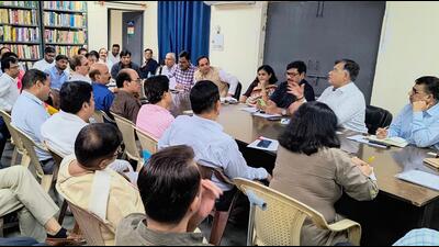 With key concerns of several RWAs including the deteriorating condition of parks, damaged amenities, and ill-maintained green belts, the issues were flagged during the meeting held at FONRWA office on Saturday. (HT Photo) With key concerns of several RWAs including the deteriorating condition of parks, damaged amenities, and ill-maintained green belts, the issues were flagged during the meeting held at FONRWA office on Saturday. (HT Photo)