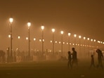 New Delhi, India - Nov. 17, 2024: Thick layer of smog amid rise in pollution levels at Kartavya Path, India Gate in New Delhi, India, on Sunday, November 17, 2024. (Photo by Arvind Yadav/ Hindustan Times) New Delhi, India - Nov. 17, 2024: Thick layer of smog amid rise in pollution levels at Kartavya Path, India Gate in New Delhi, India, on Sunday, November 17, 2024. (Photo by Arvind Yadav/ Hindustan Times)