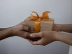 Do men spend more on gifts for their mistresses than their wives?(Pexels)