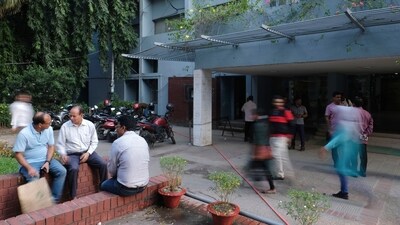 Journalists sit and talk outside Dhaka Press Club in Dhaka, Bangladesh, Wednesday, Nov. 13, 2024. (AP Photo/Mahmud Hossain Opu) (AP) Journalists sit and talk outside Dhaka Press Club in Dhaka, Bangladesh, Wednesday, Nov. 13, 2024. (AP Photo/Mahmud Hossain Opu) (AP)