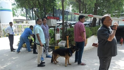 Bomb squad team investigates after a bomb hoax call at a hospital in New Delhi on Tuesday. (HT File Photo) Bomb squad team investigates after a bomb hoax call at a hospital in New Delhi on Tuesday. (HT File Photo)