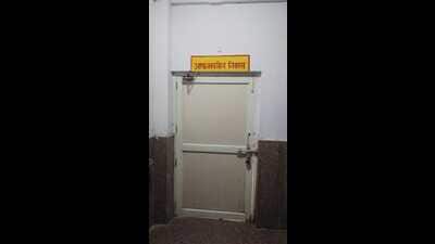 HTLocked emergency exit at Dufferin Hospital in Prayagraj HTLocked emergency exit at Dufferin Hospital in Prayagraj