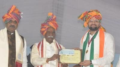 Haryana governor Bandaru Dattatreya awards degree to a student at NIT Kurukshetra on Sunday. (HT File)