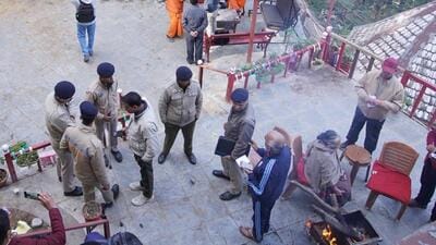 Police personnel questioning witnesses at the Ramkrishna Mission Ashram near the Vidhan Sabha in Shimla after the clash. (Deepak Sansta/HT)