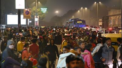 Rush of passengers at Mandi House bus stand in New Delhi. (Arvind Yadav/HT Photo) Rush of passengers at Mandi House bus stand in New Delhi. (Arvind Yadav/HT Photo)
