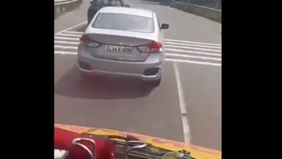 Kerala man fined, licence revoked for blocking ambulance. (X/coolfunnytshirt) Kerala man fined, licence revoked for blocking ambulance. (X/coolfunnytshirt)