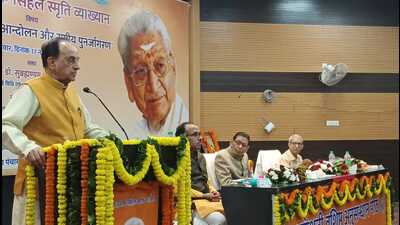 Subhramanian Swamy at a seminar organised by Arundhati Vashishth Anusandhan Peeth in memory of late VHP leader Ashok Singhal at Zila Panchayat Auditorium in Prayagraj on Sunday. (HT) Subhramanian Swamy at a seminar organised by Arundhati Vashishth Anusandhan Peeth in memory of late VHP leader Ashok Singhal at Zila Panchayat Auditorium in Prayagraj on Sunday. (HT)