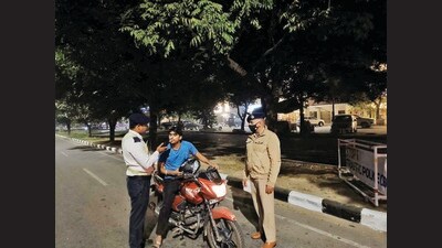To combat the surge in night-time traffic violations, the Chandigarh Police have introduced “Night traffic deployment”. (HT) To combat the surge in night-time traffic violations, the Chandigarh Police have introduced “Night traffic deployment”. (HT)