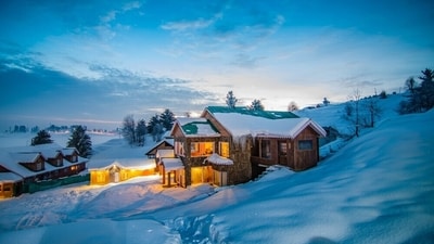 Gulmarg in Kashmir becomes a wonderland. (Shutterstock) Gulmarg in Kashmir becomes a wonderland. (Shutterstock)