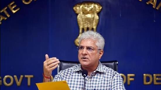 Kailash Gahlot said the AAAP is facing ‘embarrassing and awkward’ controversies like ‘Sheeshmahal’, which are now making everyone doubt whether the party still believes in Aam Aadmi (common man). (HT Photo)