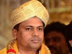 Mandya MLA Ravi Kumar Ganiga said that he had proof of his party legislators being offered <span class='webrupee'>₹</span>100 crore each. (HT photo) Mandya MLA Ravi Kumar Ganiga said that he had proof of his party legislators being offered <span class='webrupee'>₹</span>100 crore each. (HT photo)