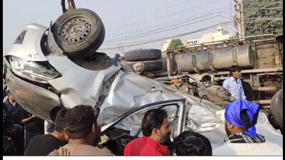 ‘Preliminary investigations reveal that seven people were on their way to Ludhiana in their vehicle when they hit a truck carrying paddy stock while overtaking it.’ (HT Photo) ‘Preliminary investigations reveal that seven people were on their way to Ludhiana in their vehicle when they hit a truck carrying paddy stock while overtaking it.’ (HT Photo)