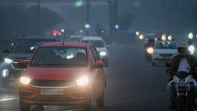 Delhi's air quality has been becoming worse; on Monday night, the AQI (Air Quality Index) approached 500 at multiple monitoring sites, surpassing the "severe plus" level. Delhi's air quality has been becoming worse; on Monday night, the AQI (Air Quality Index) approached 500 at multiple monitoring sites, surpassing the "severe plus" level. 
