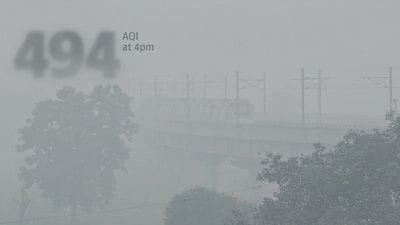 High smog levels near the Akshardham Temple on Monday afternoon. (Raj K Raj /HT PHOTO) High smog levels near the Akshardham Temple on Monday afternoon. (Raj K Raj /HT PHOTO)