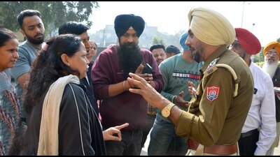 Police at protest site in Ludhiana on Monday. (Manish/HT) Police at protest site in Ludhiana on Monday. (Manish/HT)