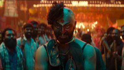 Tarak Ponnappa's half-shaved head and get-up caught attention in Pushpa 2: The Rule trailer.