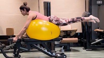 Shilpa Shetty's new gym video showed her working out using a Swiss ball. (Instagram/ Shilpa Shetty) Shilpa Shetty's new gym video showed her working out using a Swiss ball. (Instagram/ Shilpa Shetty)