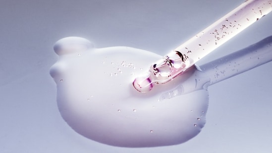 Explore the best niacinamide serums for glowing skin. (Freepik)