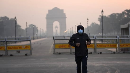 The AQI stood at 490 in Delhi at 1 pm on Monday. (Photo: Manish Swarup/AP)