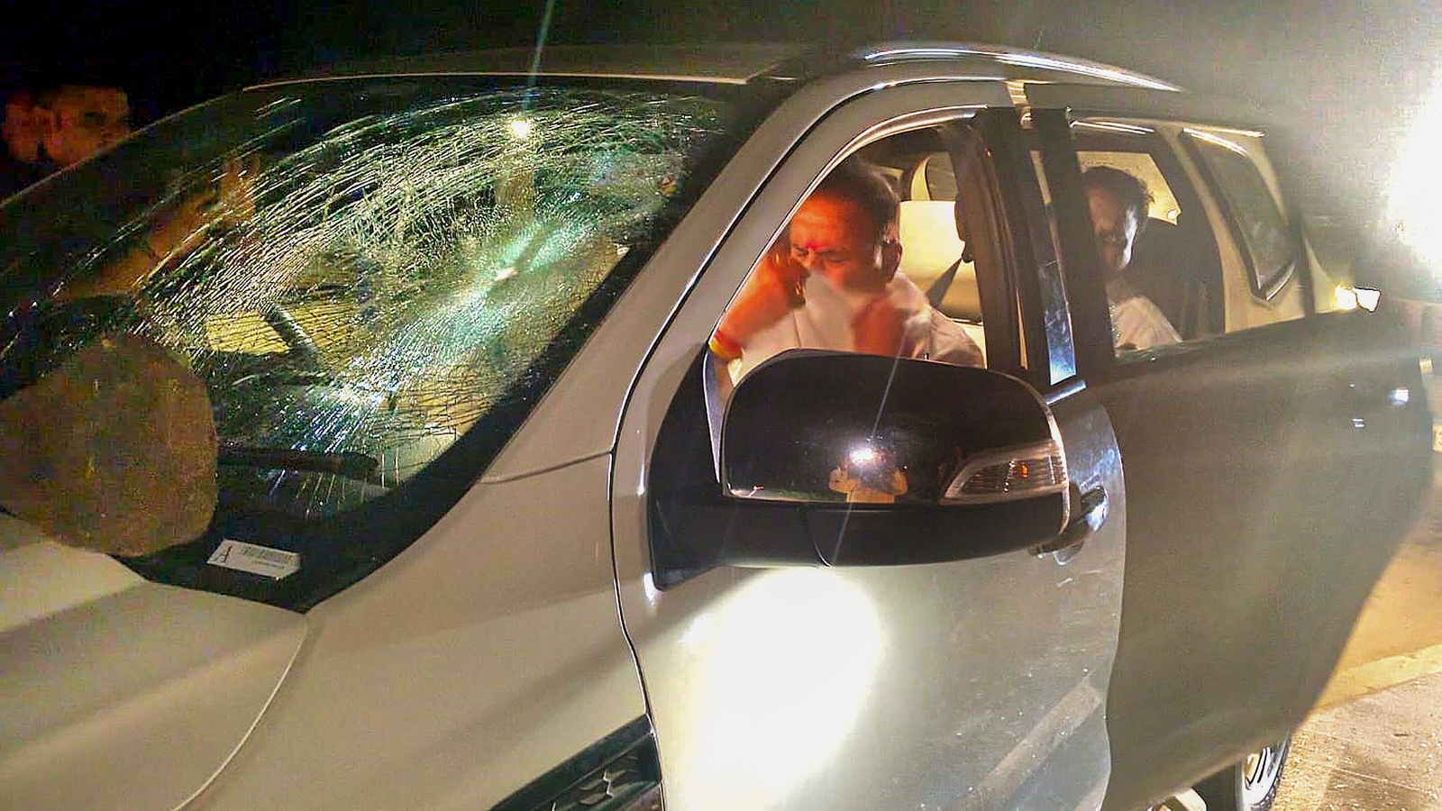 Anil Deshmukh attacked: Supriya Sule ‘extremely worried’; how Arvind Kejriwal, others reacted | Latest News India Anil Deshmukh attacked: Supriya Sule ‘extremely worried’; how Arvind Kejriwal, others reacted | Latest News India