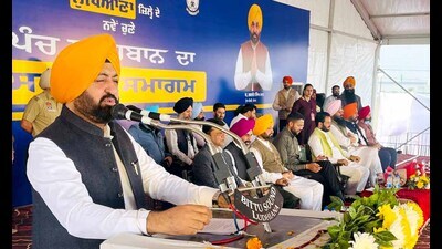 Cabinet minister Hardeep Singh Mundian and others at an event in Ludhiana on Monday. (HT photo)