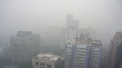 Delhi pollution live updates: A top aerial view of Smog and Pollution in the capital from the Hindustan Times Building in New Delhi, India. (RAJ K RAJ /HT PHOTO) Delhi pollution live updates: A top aerial view of Smog and Pollution in the capital from the Hindustan Times Building in New Delhi, India. (RAJ K RAJ /HT PHOTO)