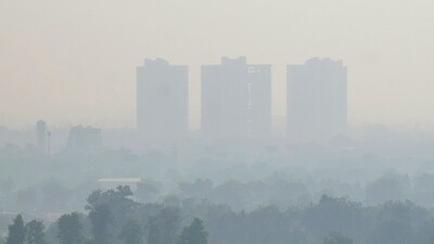 Gurugram: High-rise buildings engulfed in a layer of smog. (PTI)