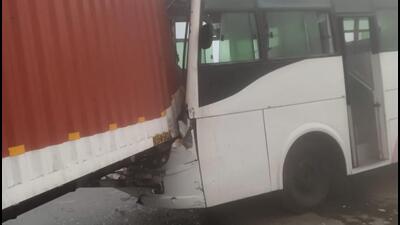 The incident occurred around 4.30 am, when a truck was heading towards the Greater Noida side allegedly at a slow speed just when another truck hit it from behind near Himaliya village that falls under Ecotech 1 police station on the expressway. (HT Photo) The incident occurred around 4.30 am, when a truck was heading towards the Greater Noida side allegedly at a slow speed just when another truck hit it from behind near Himaliya village that falls under Ecotech 1 police station on the expressway. (HT Photo)