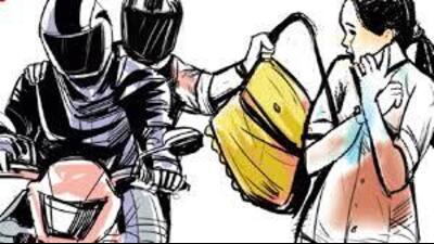 Two women lost their purses to snatchers in separate incidents in the city on Tuesday. The first incident took place near Neela Jhanda Gurdwara road when Ruksar Praveen, a resident of Dream City on Noorwala Road, and her husband Mohammad Ibrahim were having food. (Getty image)